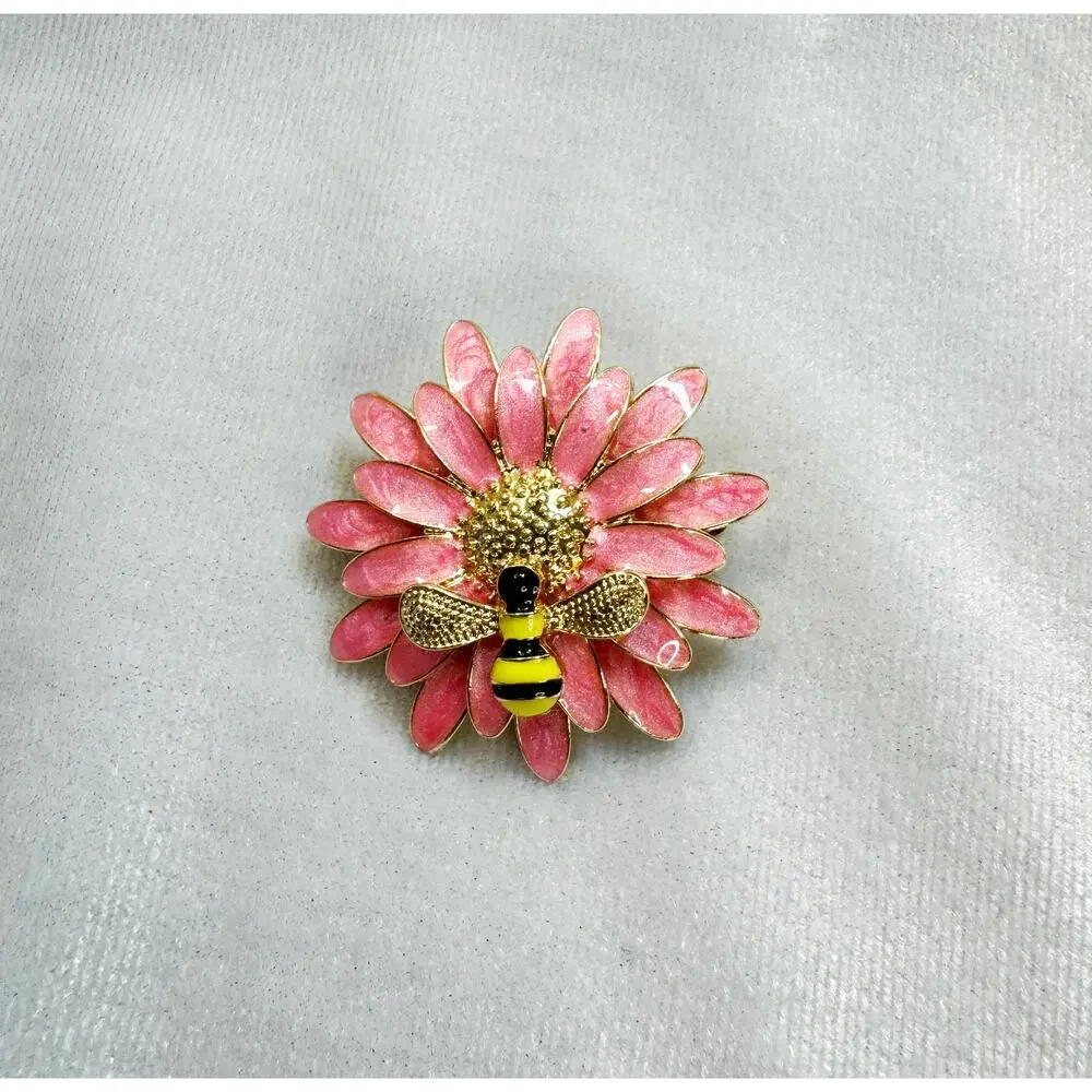 New Pink Enamel Daisy Bee Brooch Pin Gold Tone Floral Garden Spring 1.75